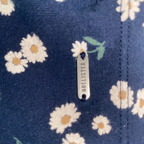 hollister halter top - Picture 2 of 3